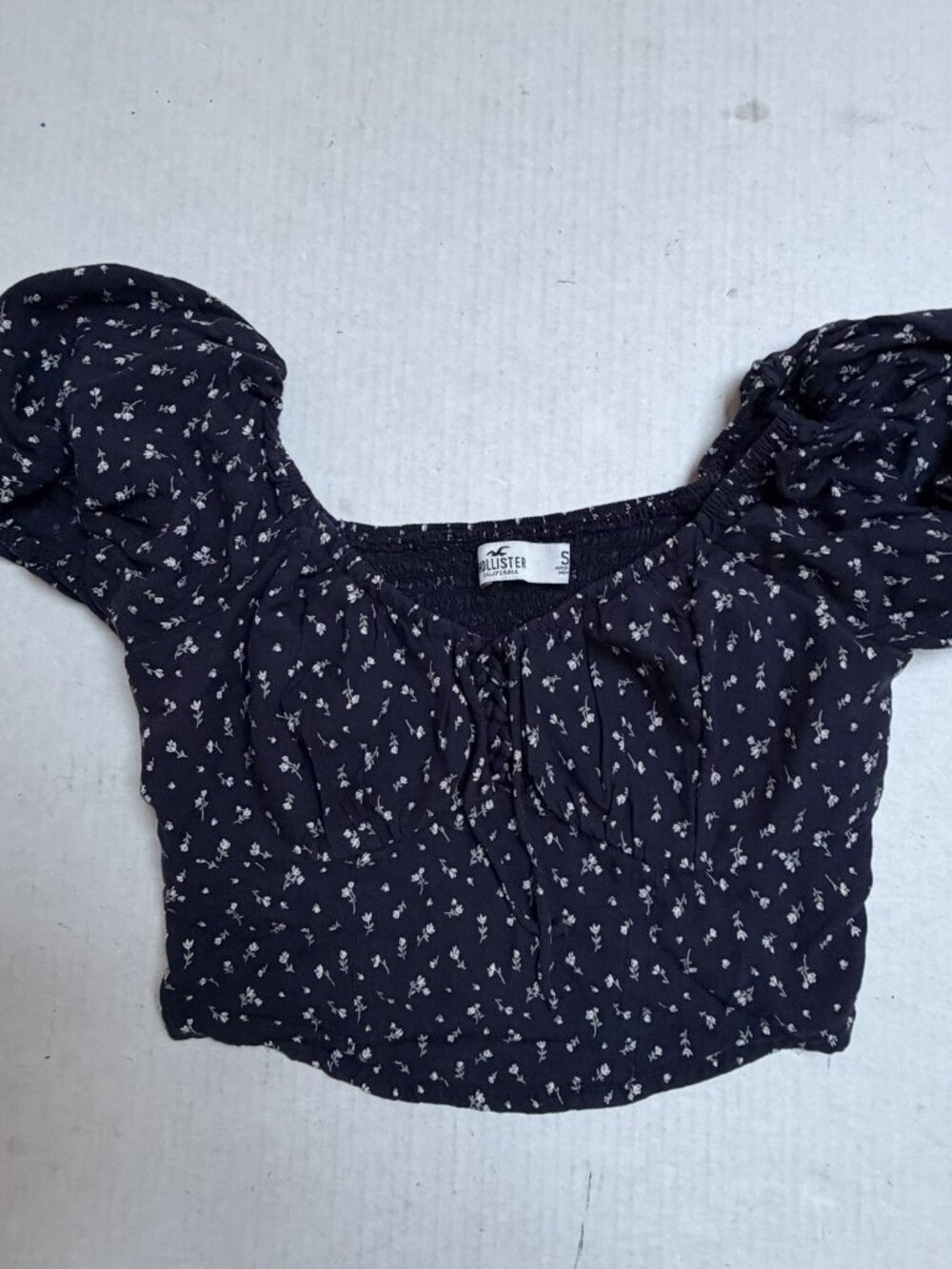 Hollister Womens Top Small Blue Floral Cropped Short Sleeve Fairy Coquette